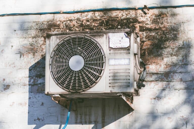 why-does-my-ac-make-a-loud-noise-when-it-turns-on-airace